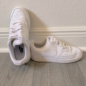 White Nike Court Size 8